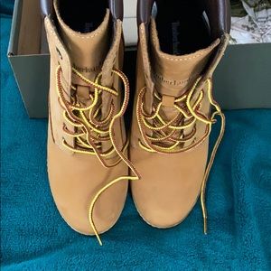 So Cute!!!! Woman Timberland Boots!!!